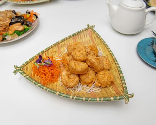 Deep-fried King Prawns with Salted Egg Yolk (金衣蝦球)